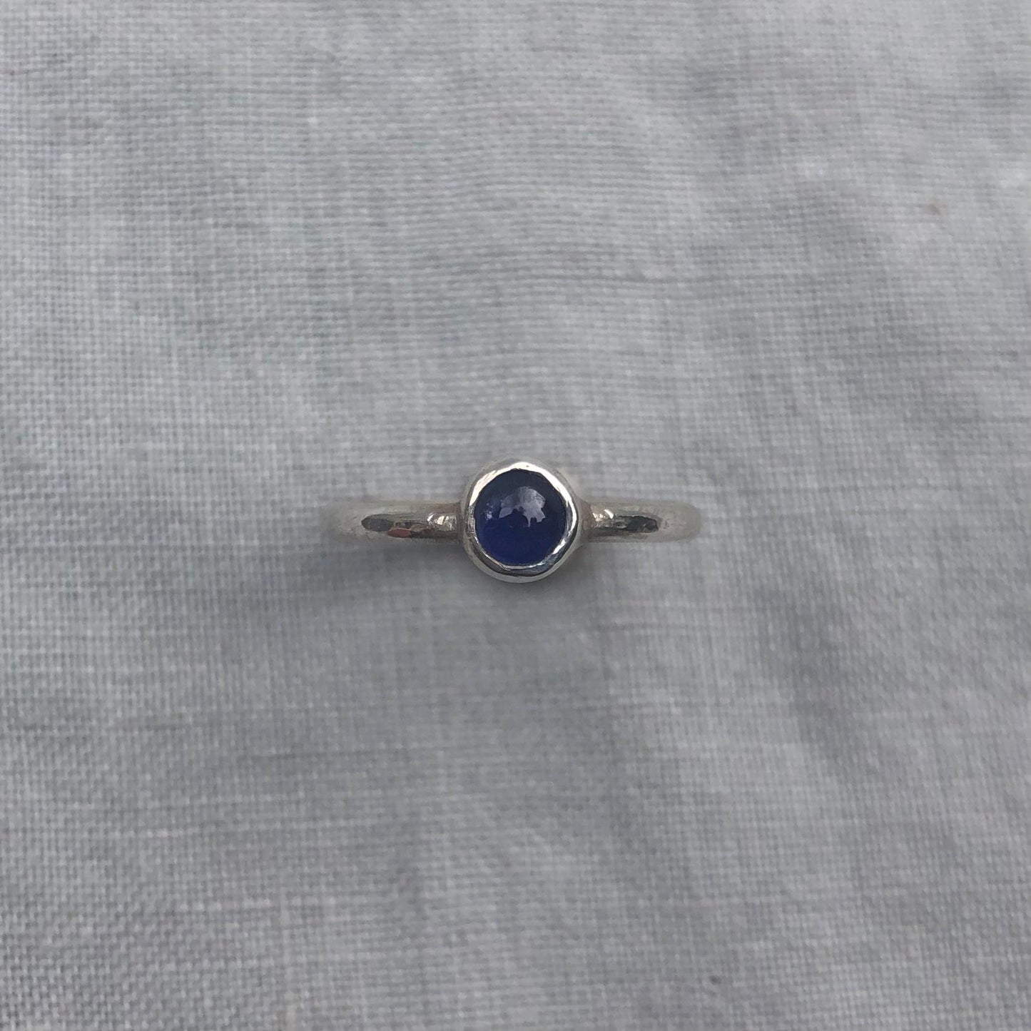 Natural earth-mined sapphire cabochon ring in argentium sterling silver // U.S. size 5 1/2