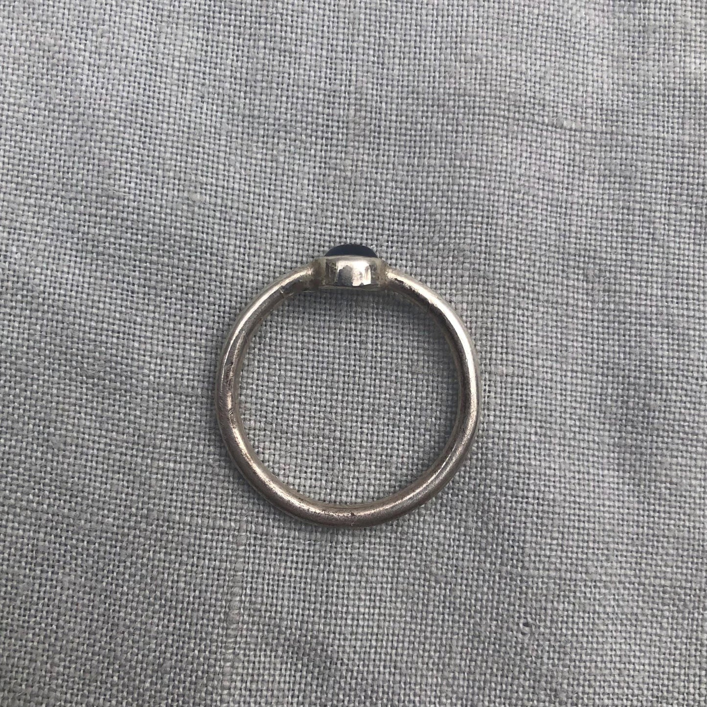 Natural earth-mined sapphire cabochon ring in argentium sterling silver // U.S. size 7 1/4
