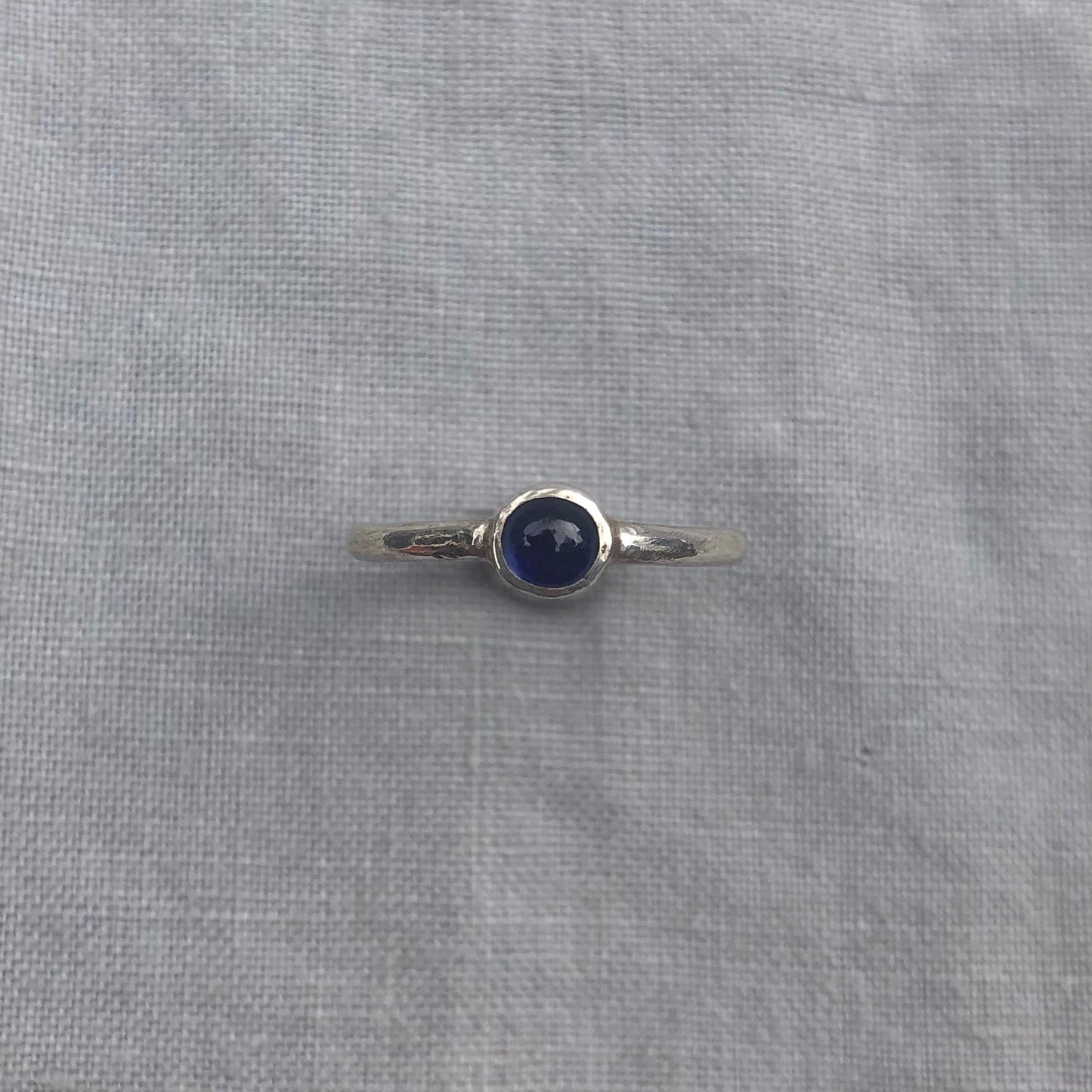 Natural earth-mined sapphire cabochon ring in argentium sterling silver // U.S. size 7 1/4