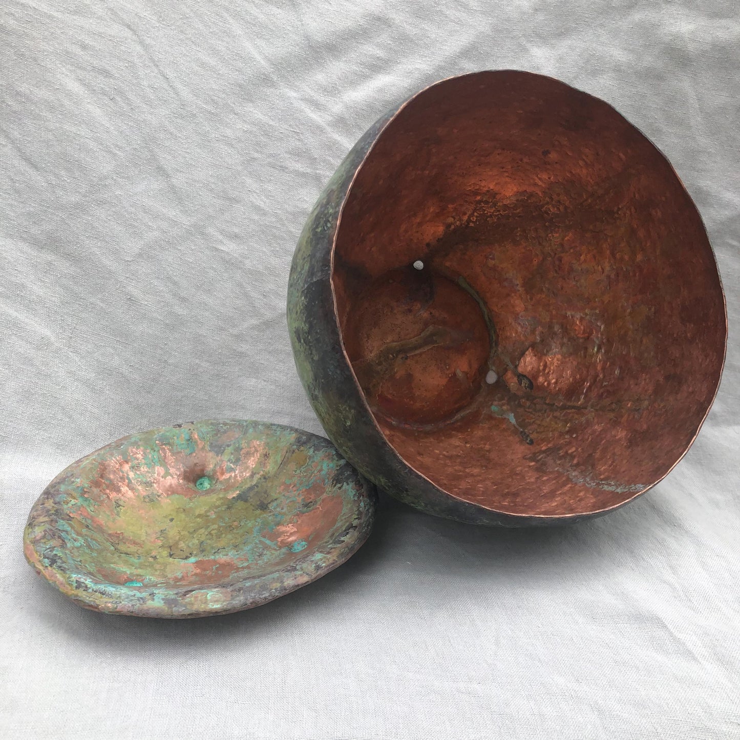 Hammered copper jardiniere with saucer // Verdigris patina planter