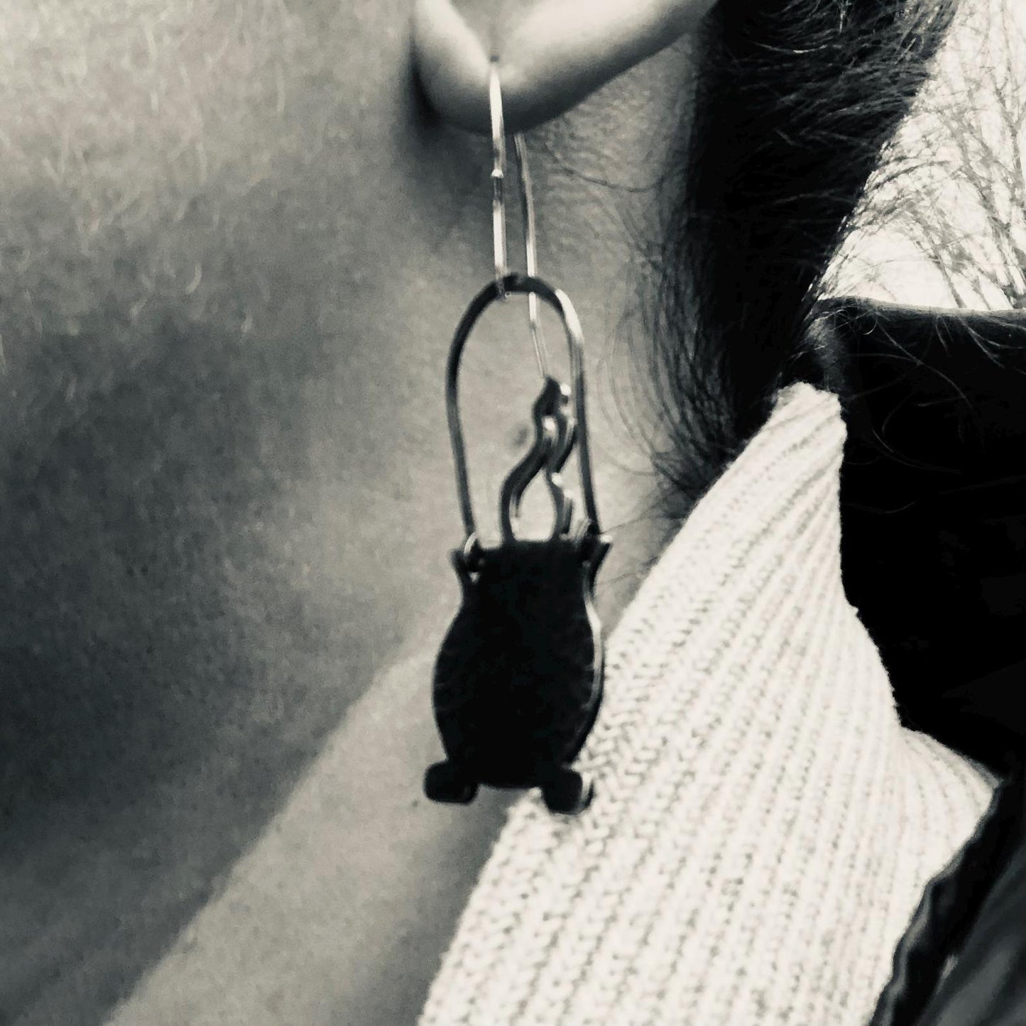 Cauldron earrings in hammered copper // Witch earrings // Halloween earrings