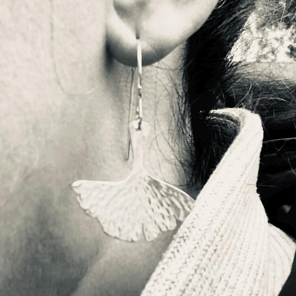 Ginkgo leaf earrings in hammered argentium sterling silver // Botanical earrings