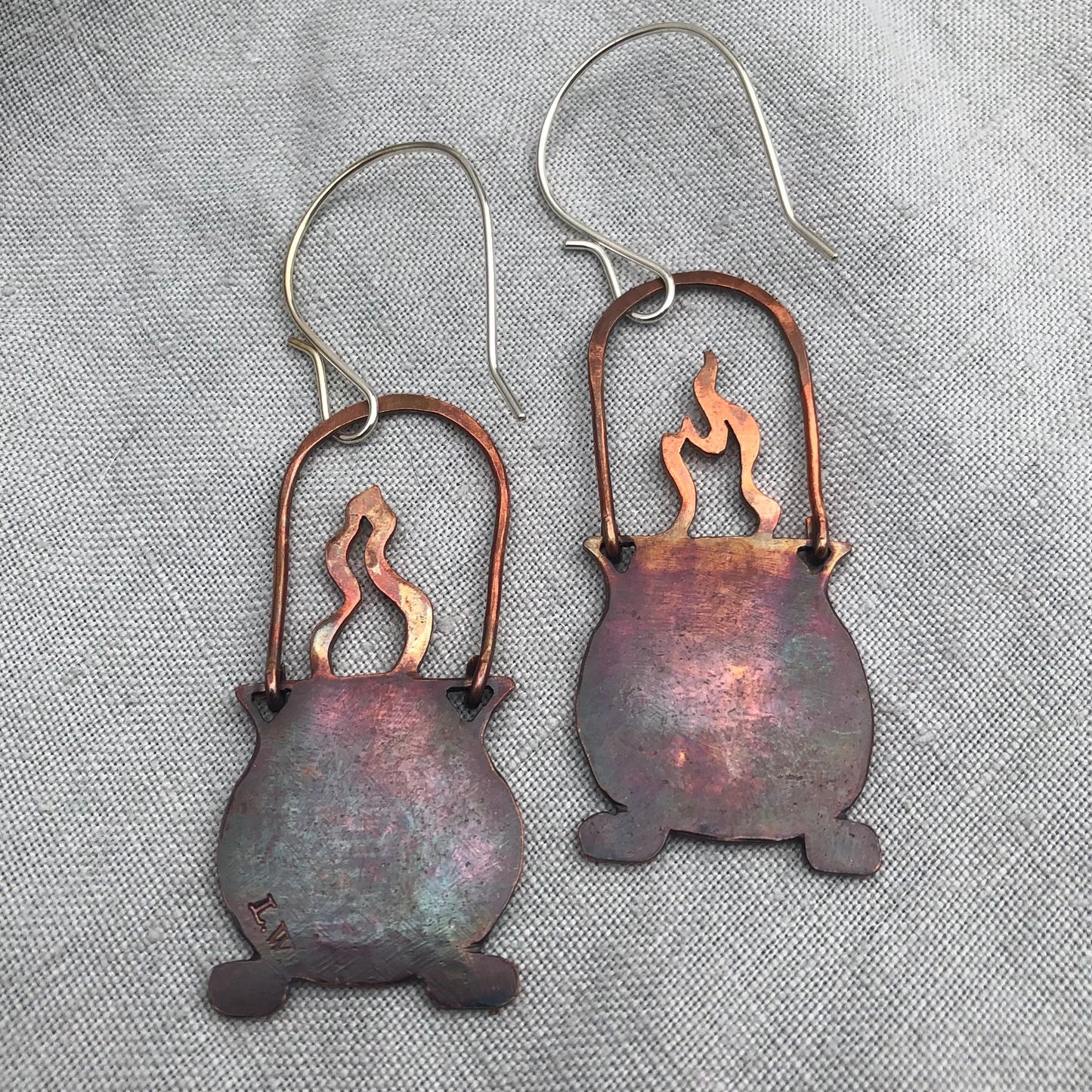 Cauldron earrings in hammered copper // Witch earrings // Halloween earrings