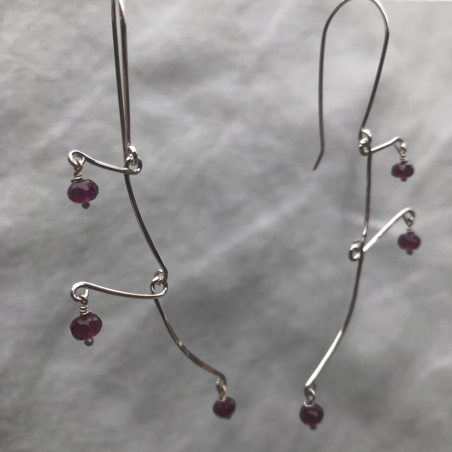 Kinetic sculptural garnet earrings in argentium sterling silver // Rhodolite garnet Calder earrings