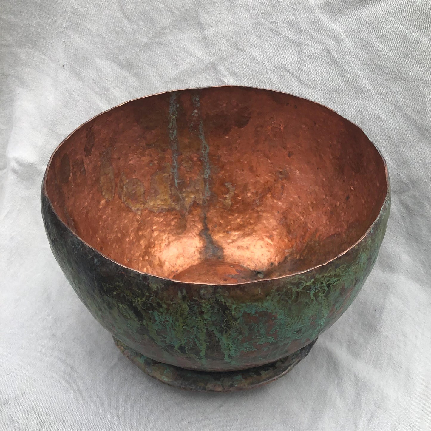 Hammered copper jardiniere with saucer // Verdigris patina planter