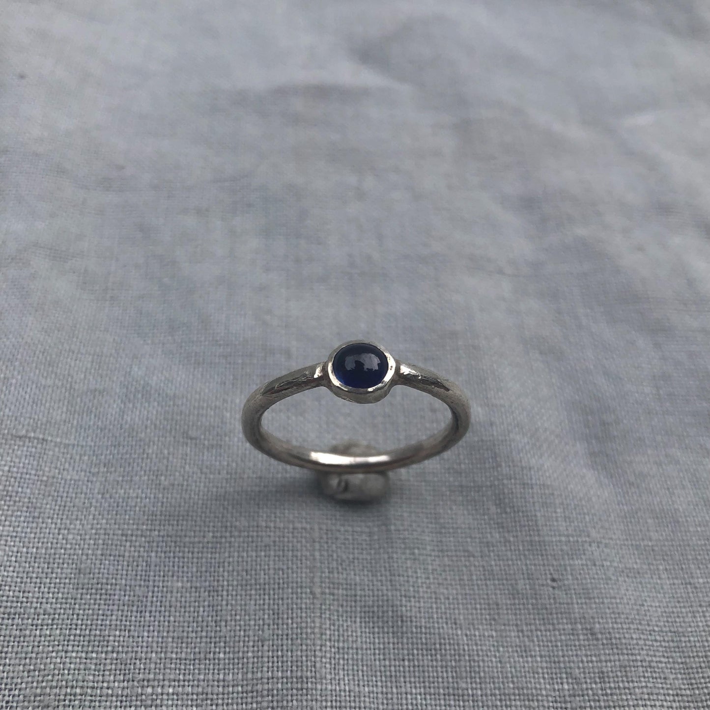 Natural earth-mined sapphire cabochon ring in argentium sterling silver // U.S. size 7 1/4