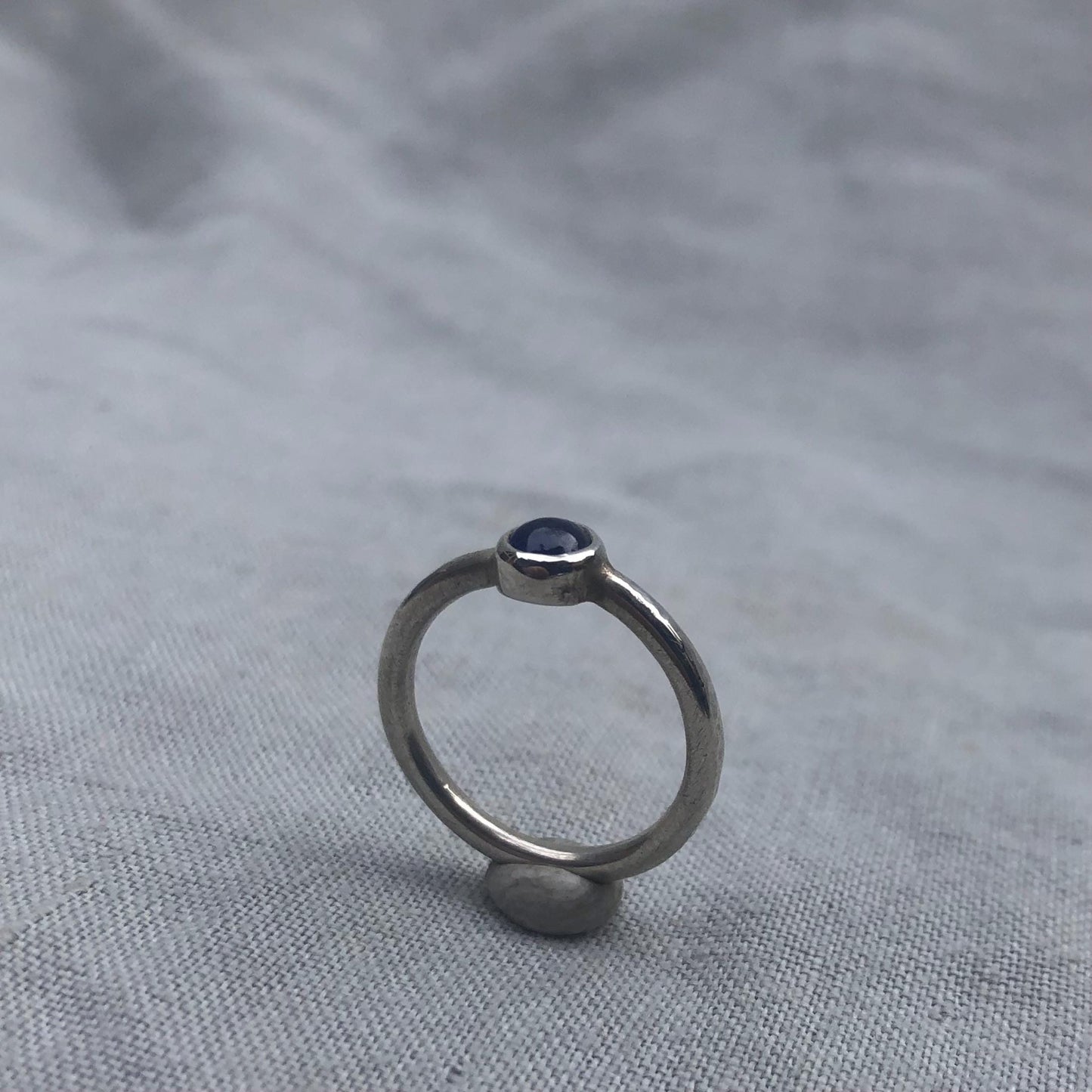Natural earth-mined sapphire cabochon ring in argentium sterling silver // U.S. size 5 1/2