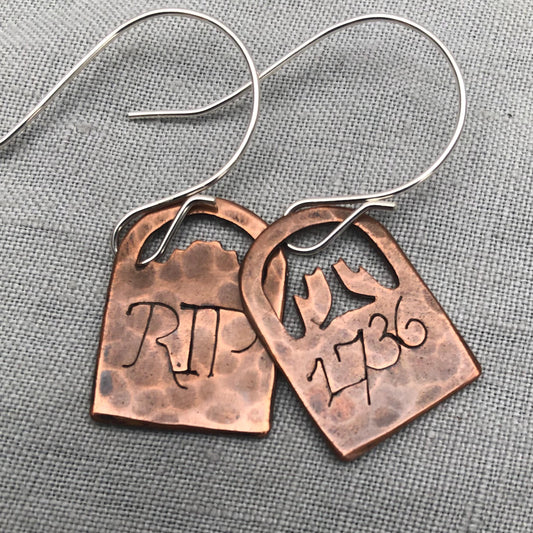 Tombstone earrings in hammered copper // Halloween earrings