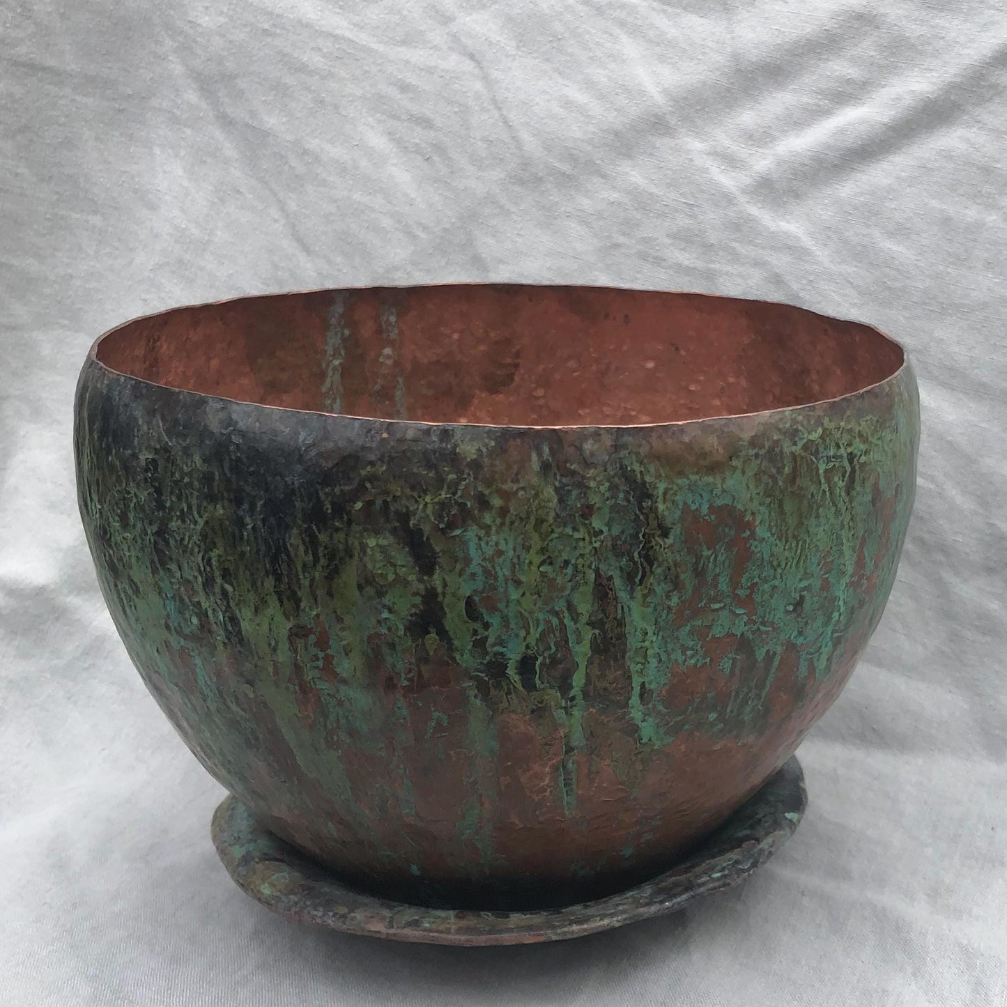 Hammered copper jardiniere with saucer // Verdigris patina planter