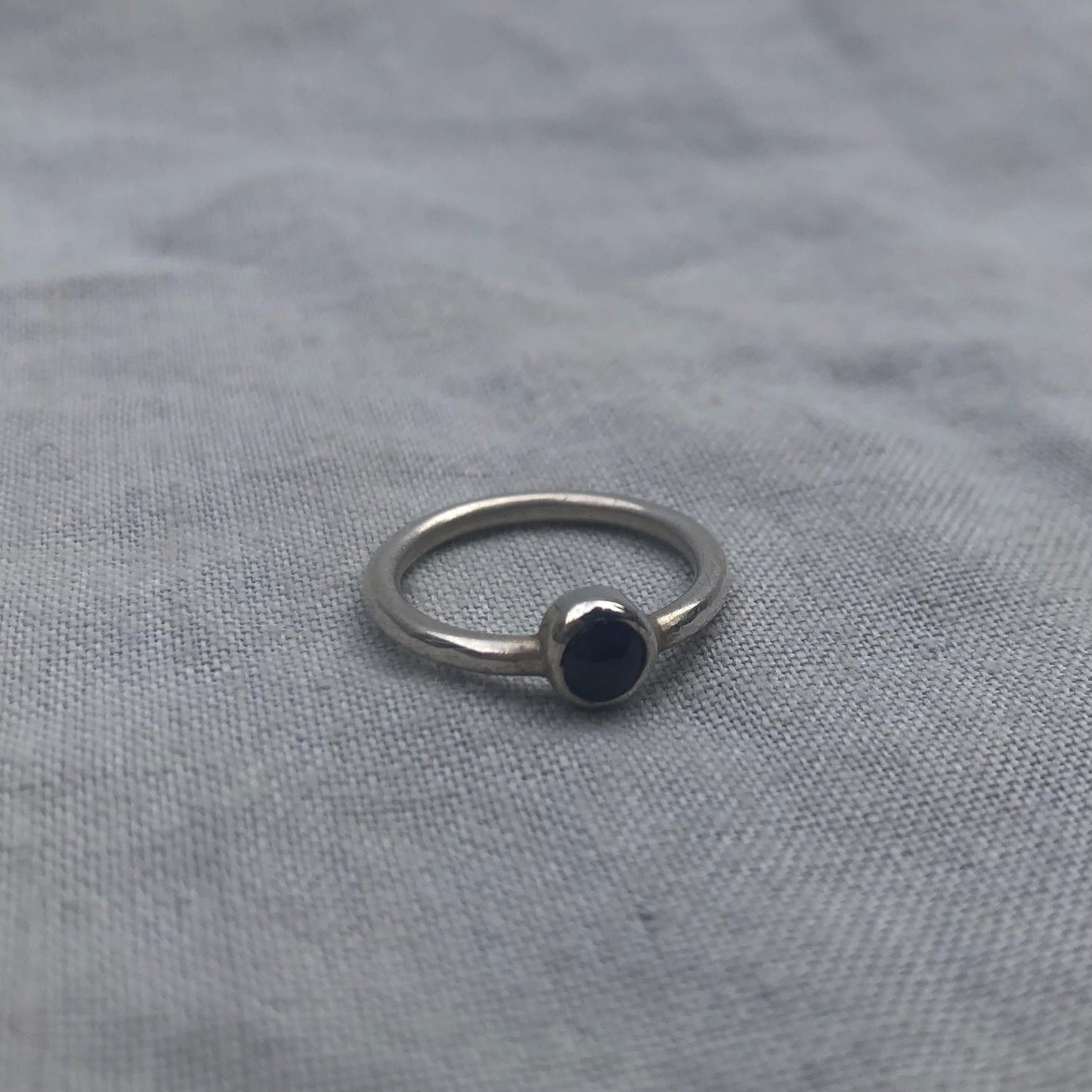 Natural earth-mined sapphire cabochon ring in argentium sterling silver // U.S. size 5 1/2