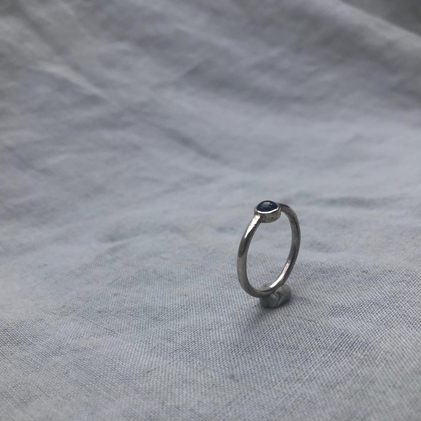 Natural earth-mined sapphire cabochon ring in argentium sterling silver // U.S. size 7 1/4