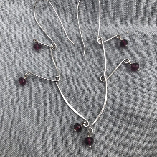 Kinetic sculptural garnet earrings in argentium sterling silver // Rhodolite garnet Calder earrings