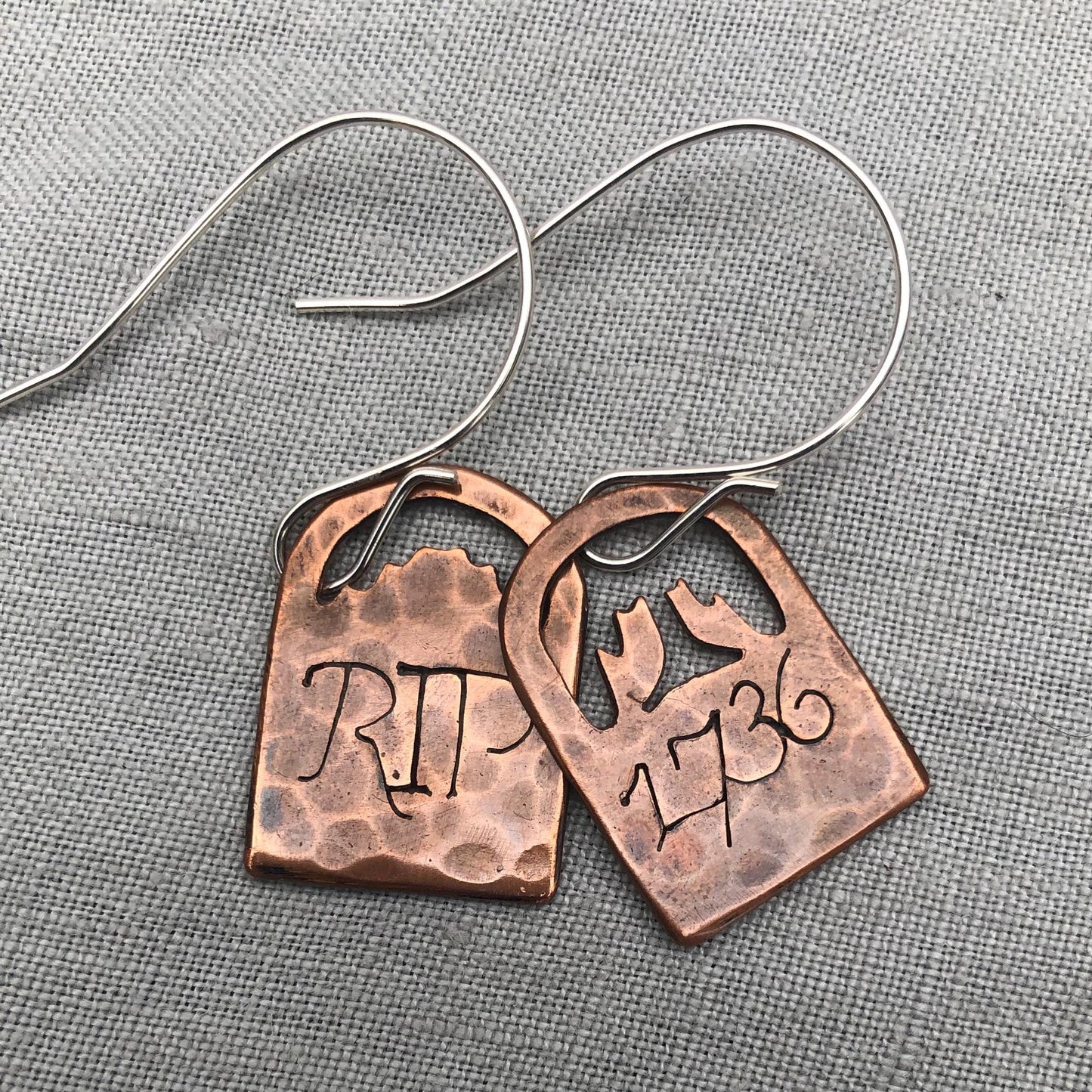 Tombstone earrings in hammered copper // Halloween earrings