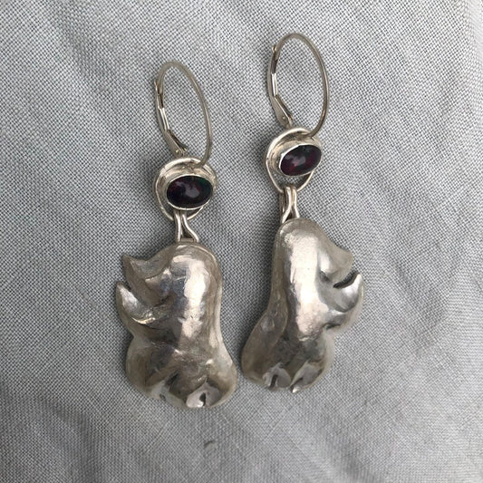 Black opal statement earrings in argentium sterling silver // Modular black opal earrings // Chasing and repoussé earrings