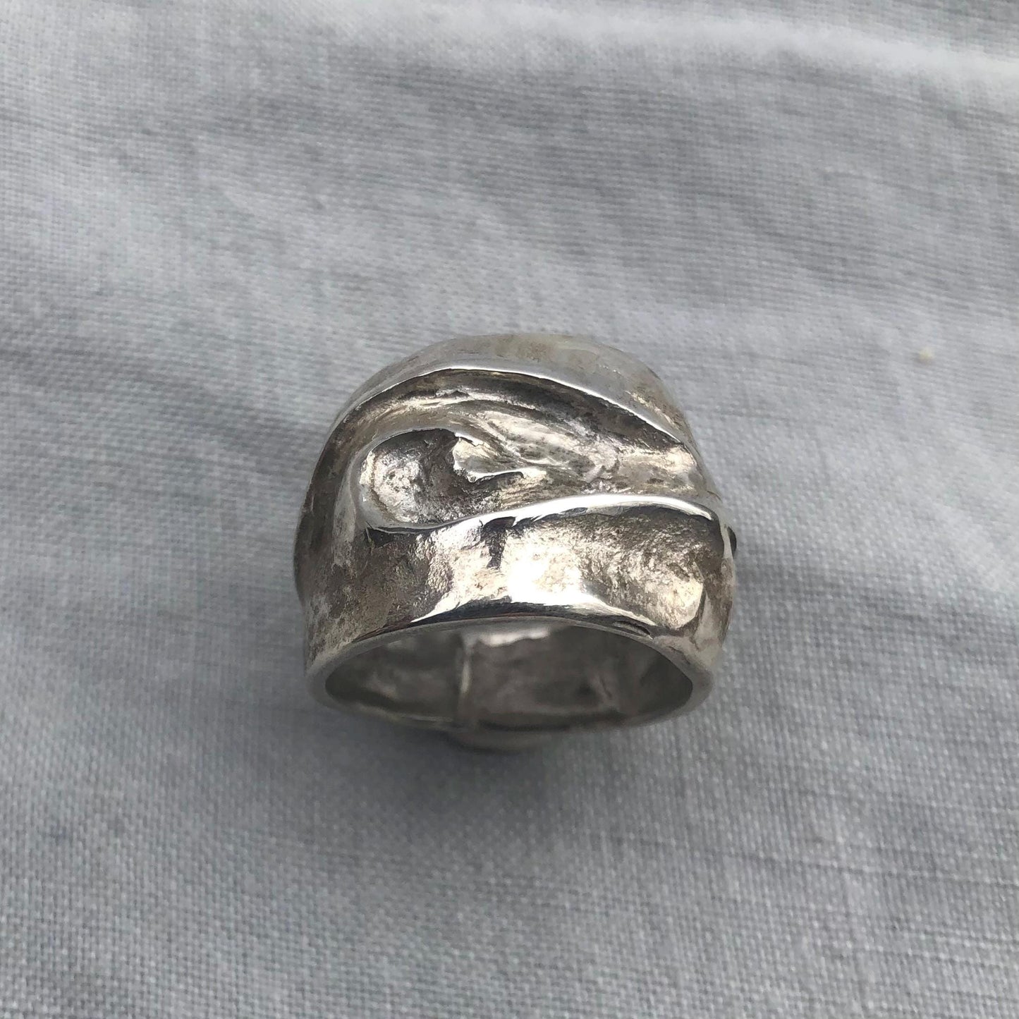Statement ring in argentium sterling silver // U.S. size 9 1/2-10 // Wave ring // Chasing and repousse