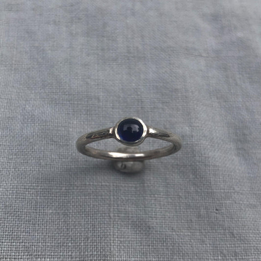 Natural earth-mined sapphire cabochon ring in argentium sterling silver // U.S. size 7 1/4