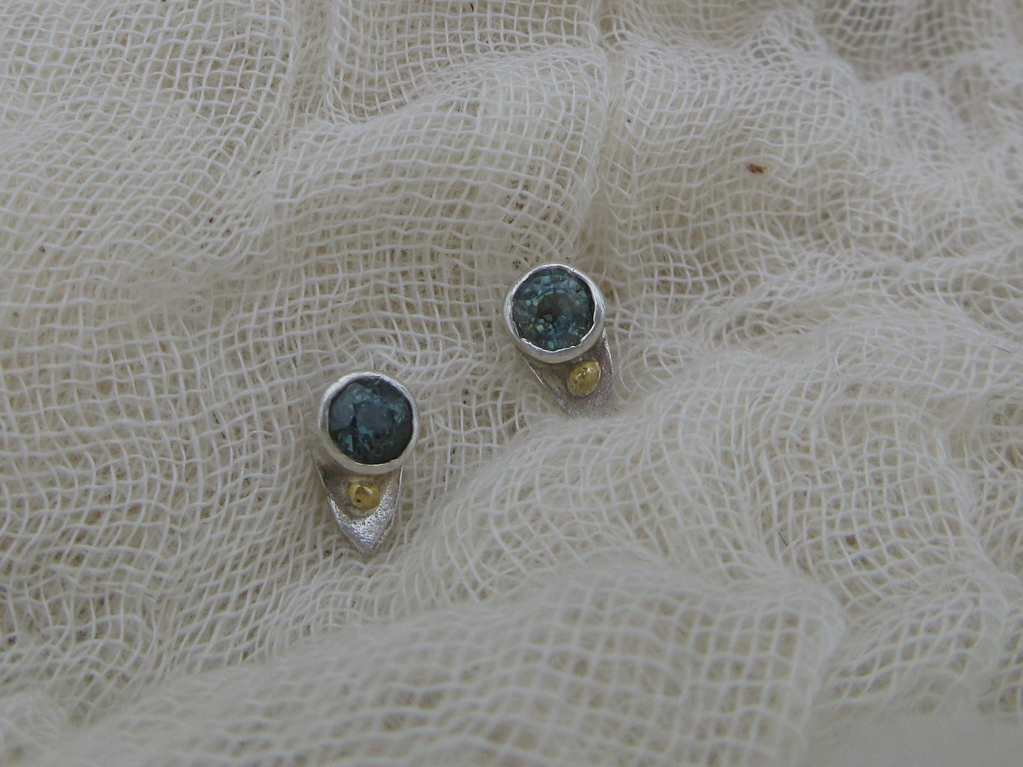 Sapphire stud earrings in argentium sterling silver and 24 karat gold