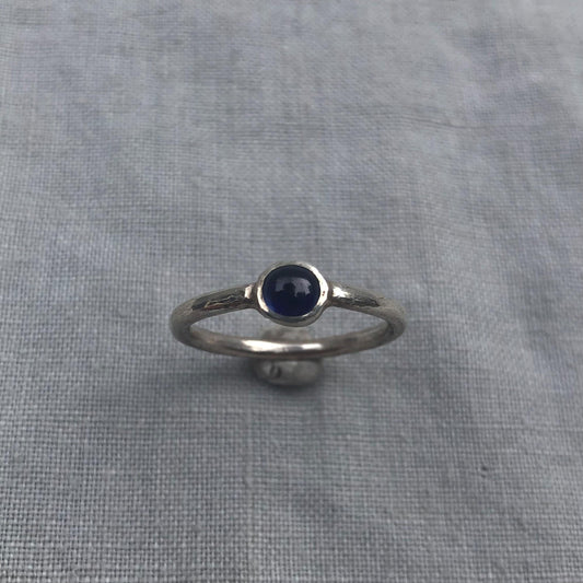 Natural earth-mined sapphire cabochon ring in argentium sterling silver // U.S. size 7 1/4