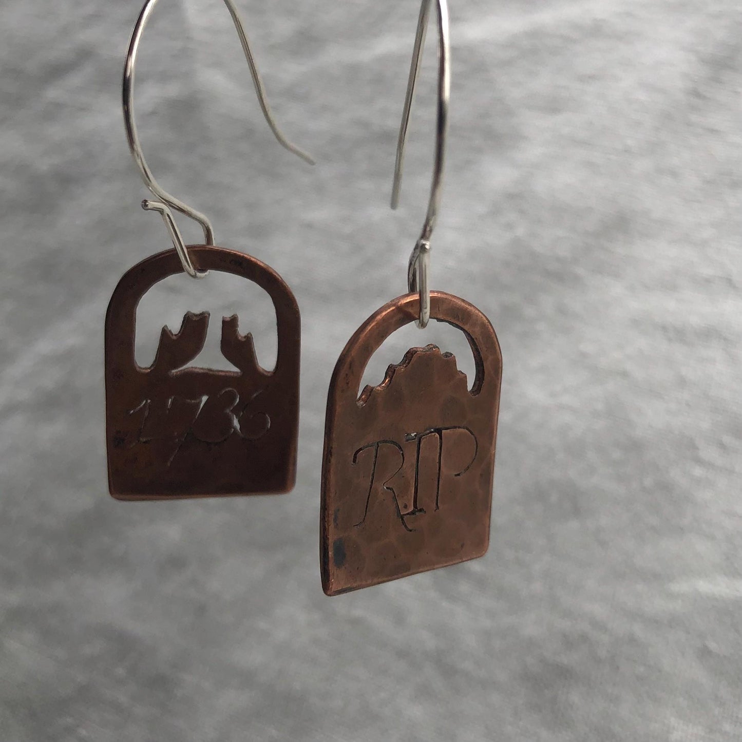 Tombstone earrings in hammered copper // Halloween earrings
