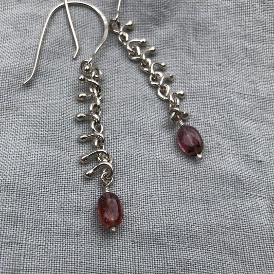 Spine earrings in argentium sterling silver with pink tourmaline // Kinetic sculptural pink tourmaline earrings // Handmade chain earrings