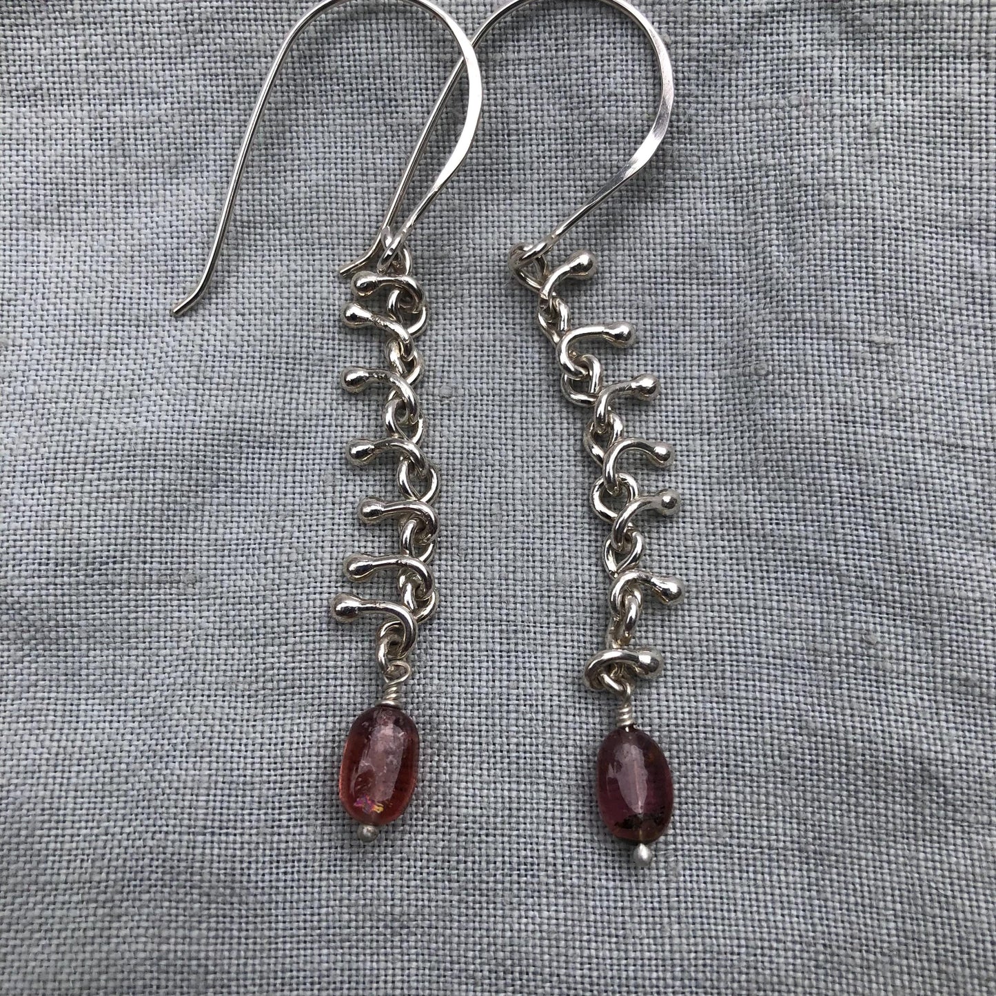 Spine earrings in argentium sterling silver with pink tourmaline // Kinetic sculptural pink tourmaline earrings // Handmade chain earrings