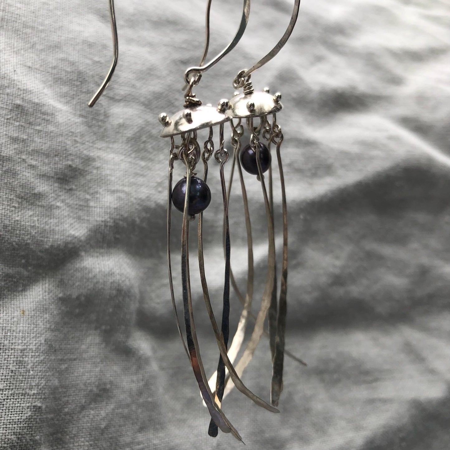Jellyfish earrings in argentium sterling silver with black pearl // Kinetic sculptural black pearl earrings