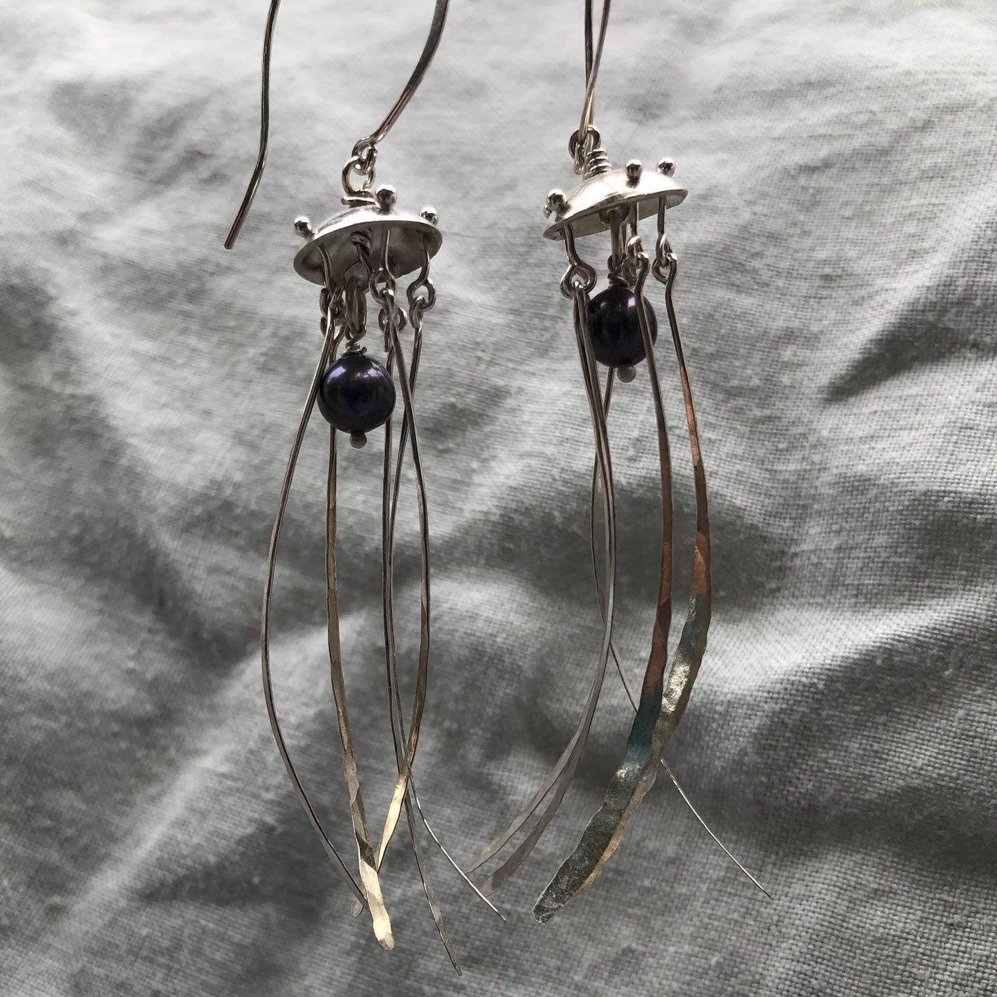 Jellyfish earrings in argentium sterling silver with black pearl // Kinetic sculptural black pearl earrings