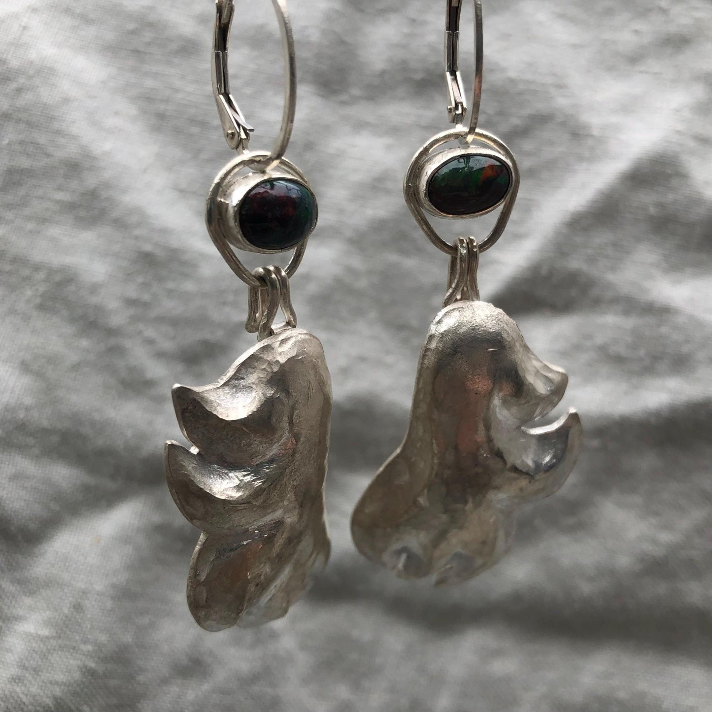 Black opal statement earrings in argentium sterling silver // Modular black opal earrings // Chasing and repoussé earrings