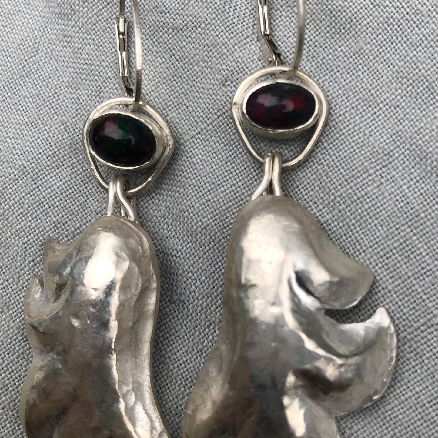 Black opal statement earrings in argentium sterling silver // Modular black opal earrings // Chasing and repoussé earrings