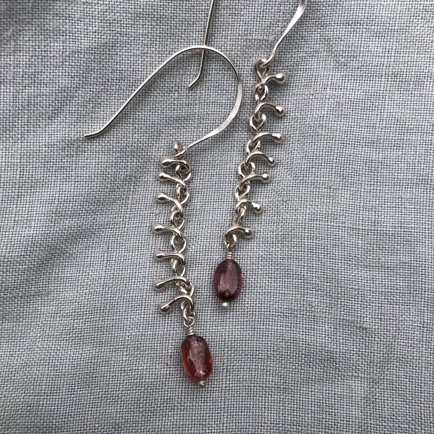 Spine earrings in argentium sterling silver with pink tourmaline // Kinetic sculptural pink tourmaline earrings // Handmade chain earrings