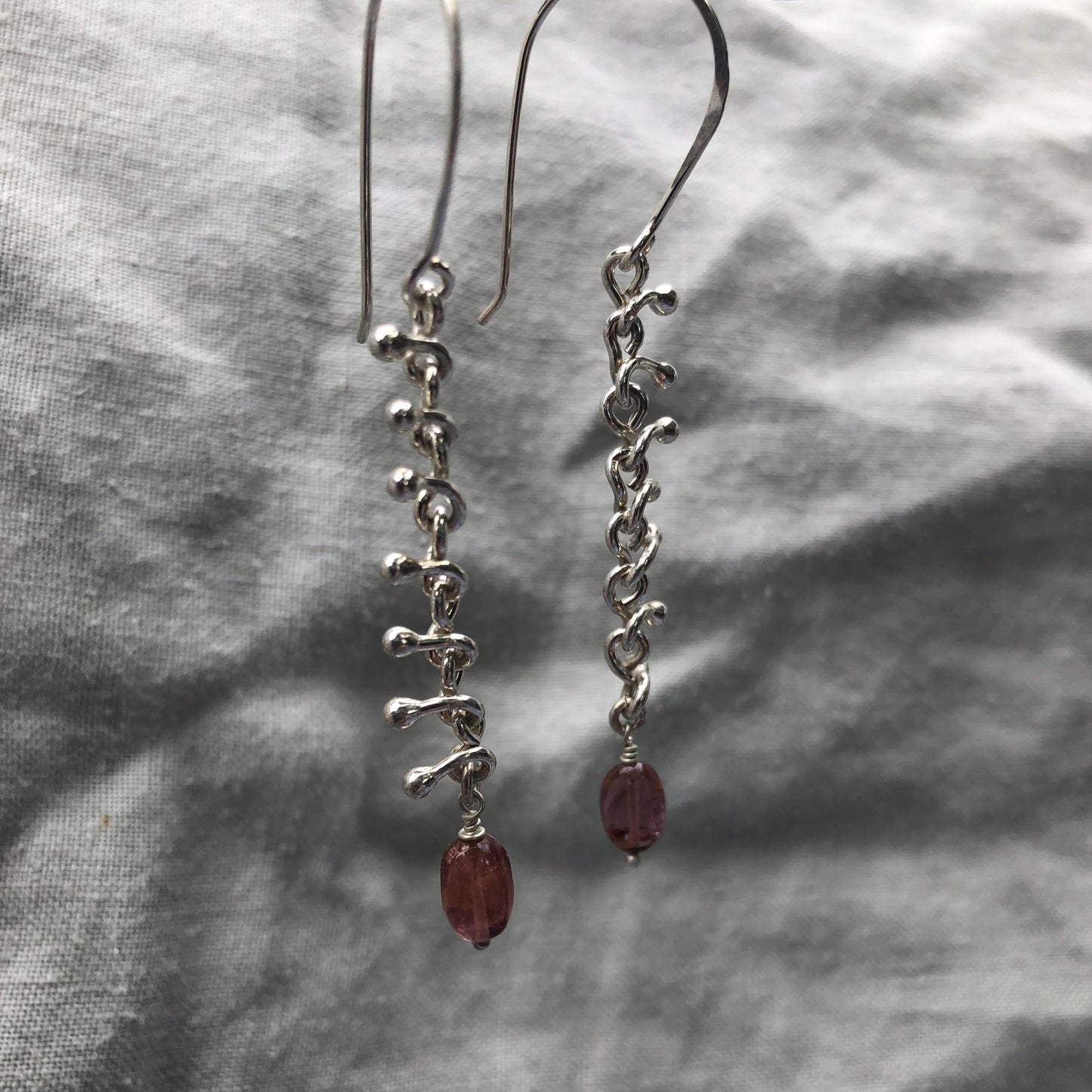 Spine earrings in argentium sterling silver with pink tourmaline // Kinetic sculptural pink tourmaline earrings // Handmade chain earrings