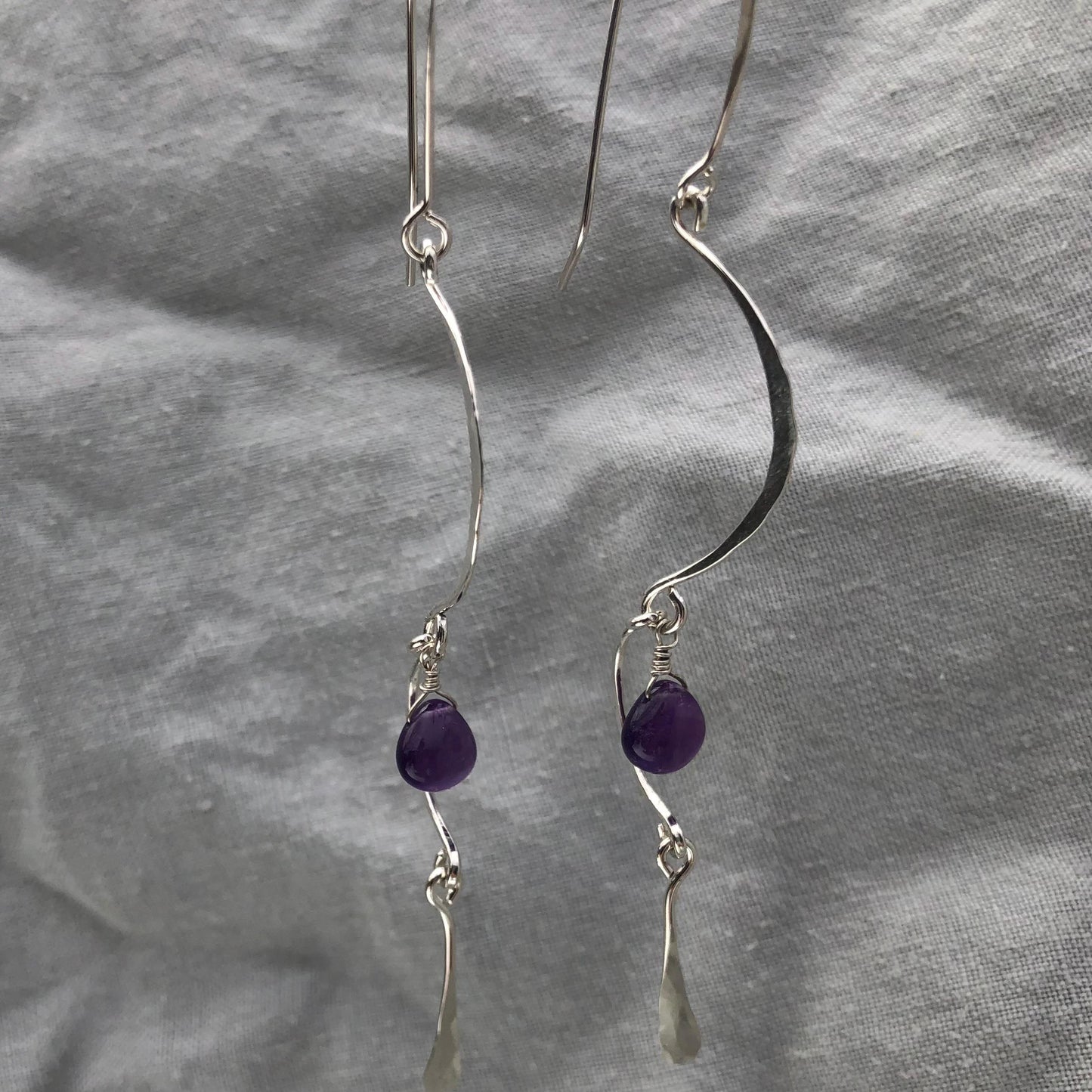 S-curve earrings in argentium sterling silver with amethyst