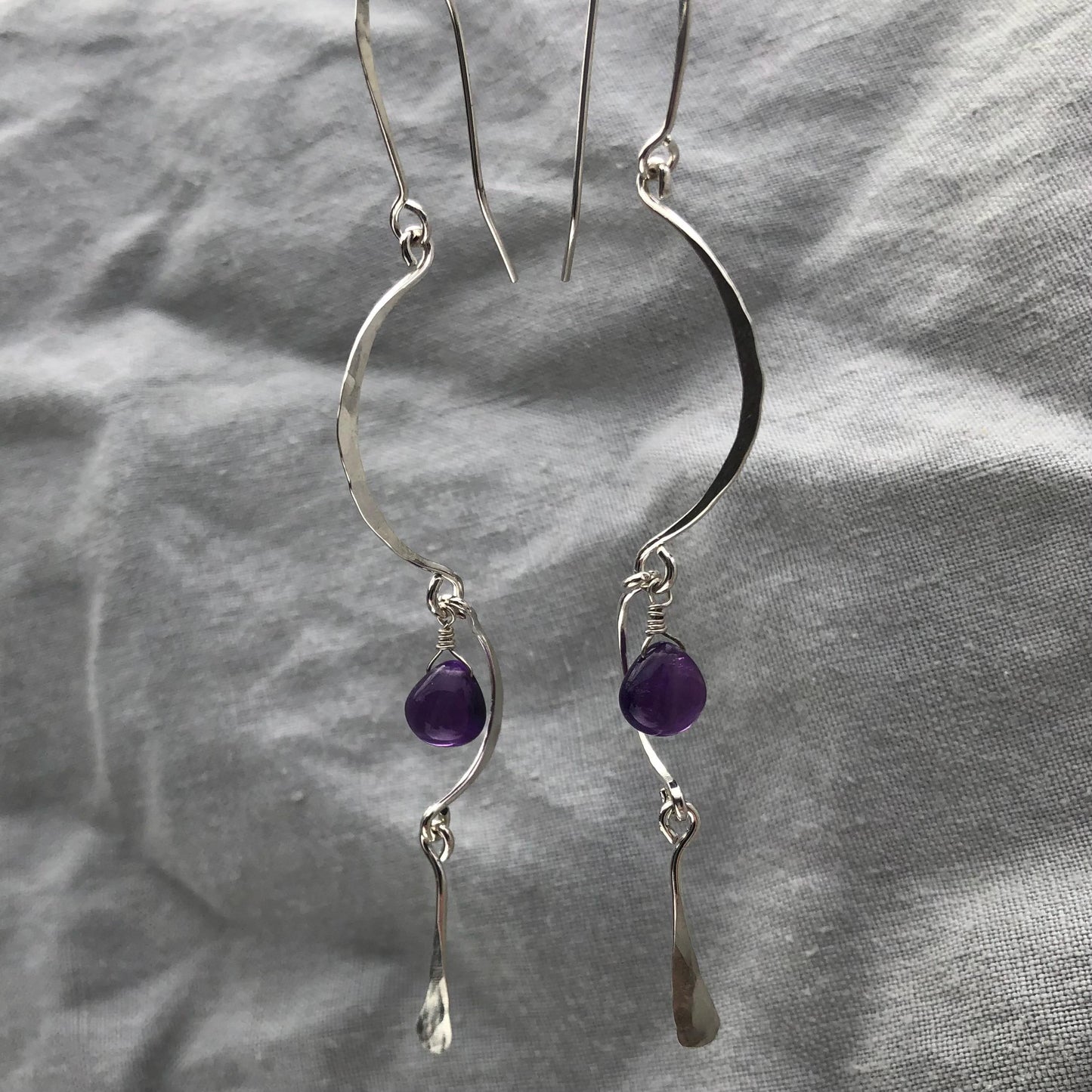 S-curve earrings in argentium sterling silver with amethyst