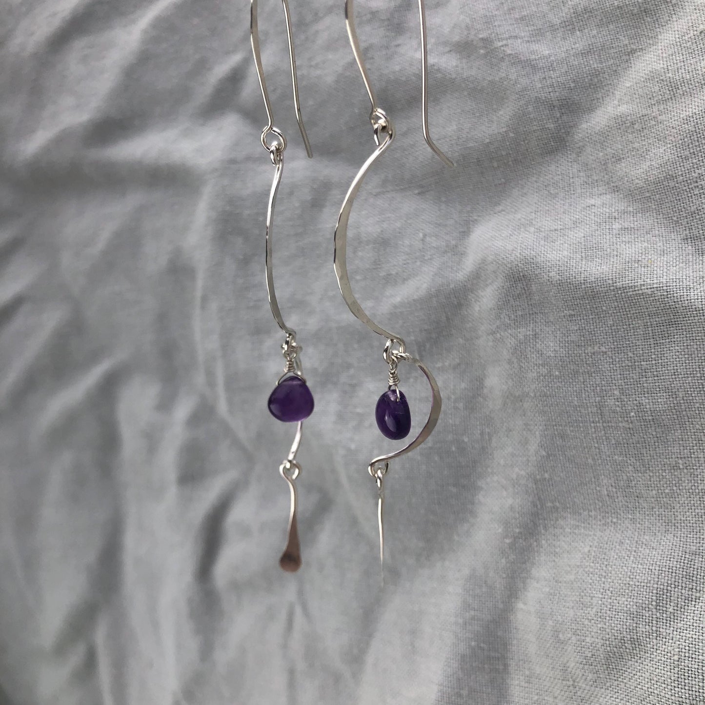 S-curve earrings in argentium sterling silver with amethyst
