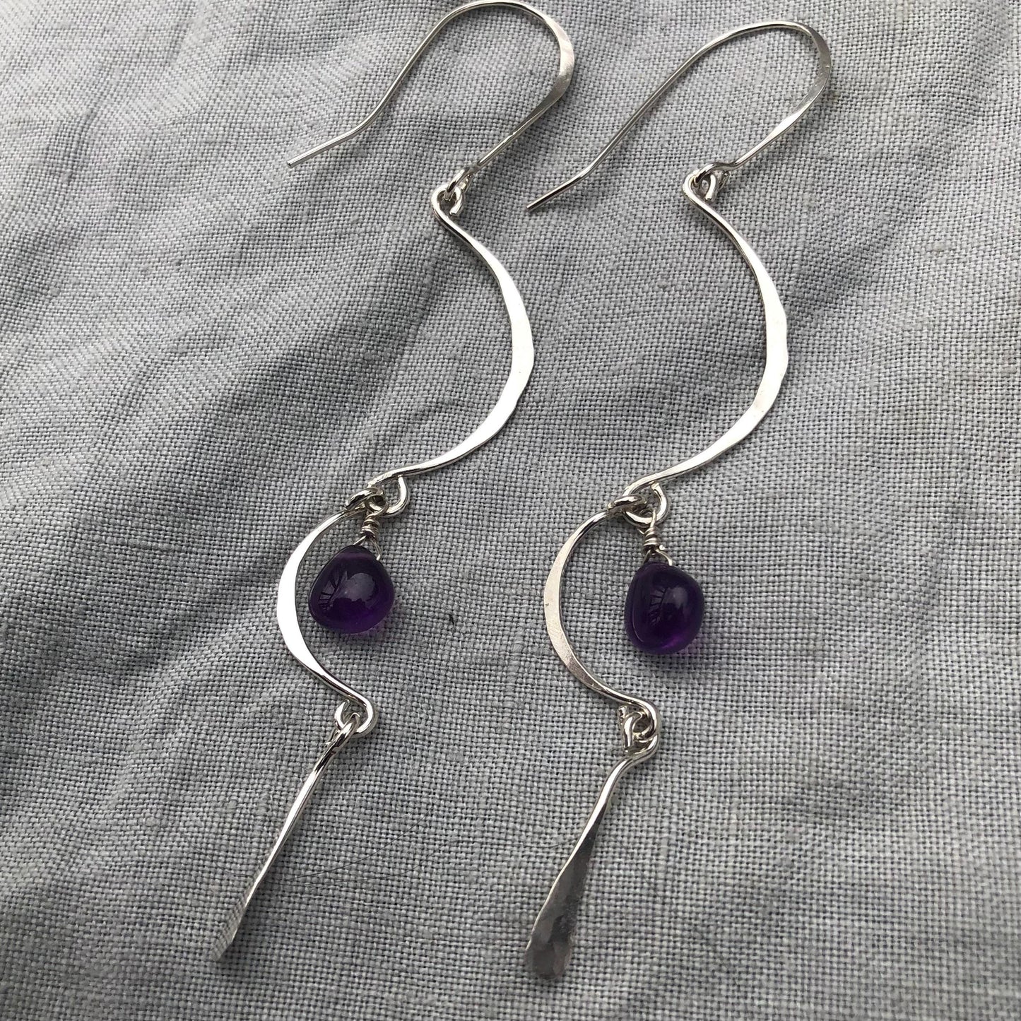 S-curve earrings in argentium sterling silver with amethyst