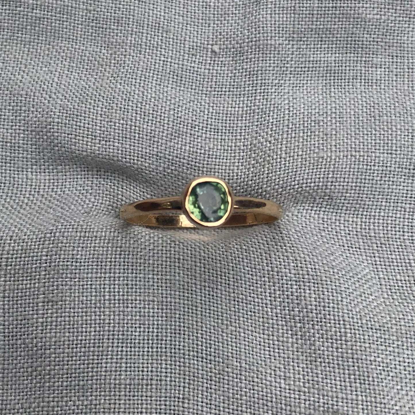 Natural green sapphire ring in solid 14 karat yellow gold, U.S. size 7