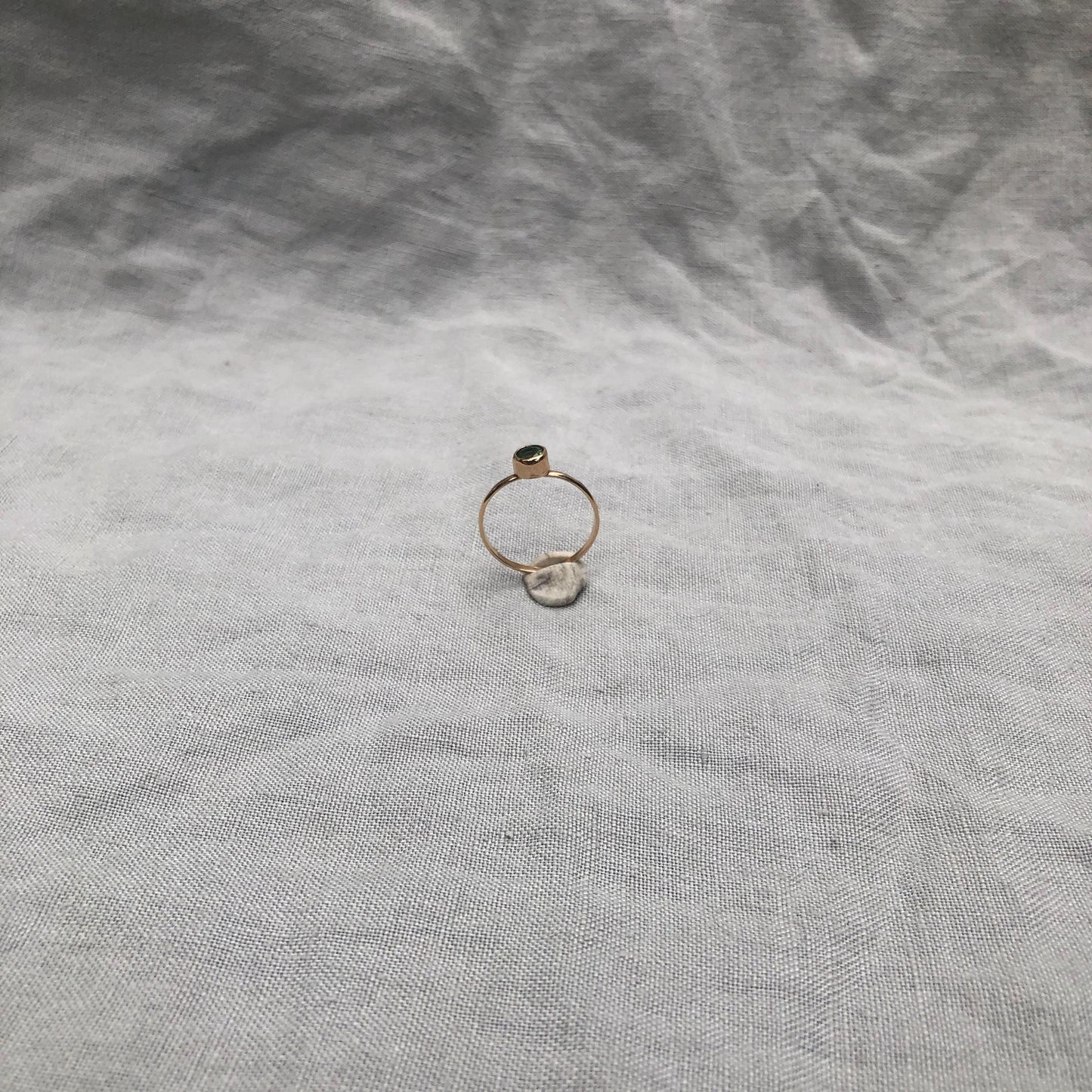 Natural green sapphire ring in solid 14 karat yellow gold, U.S. size 7