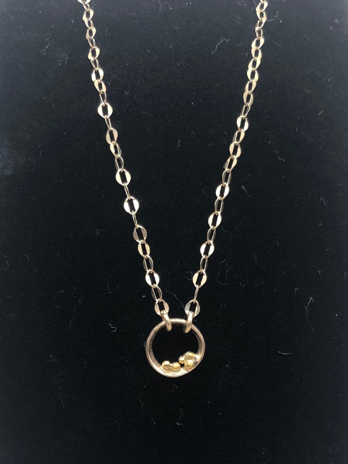 Bubble circle pendant in 14 karat yellow gold